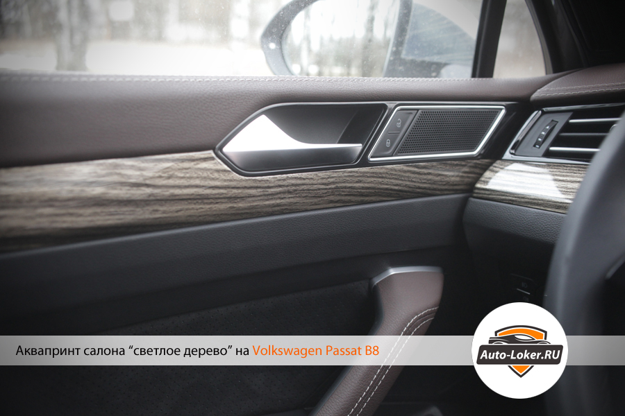 Посмотрите как играет глянцевый лак на свету. Настоящий премиум!