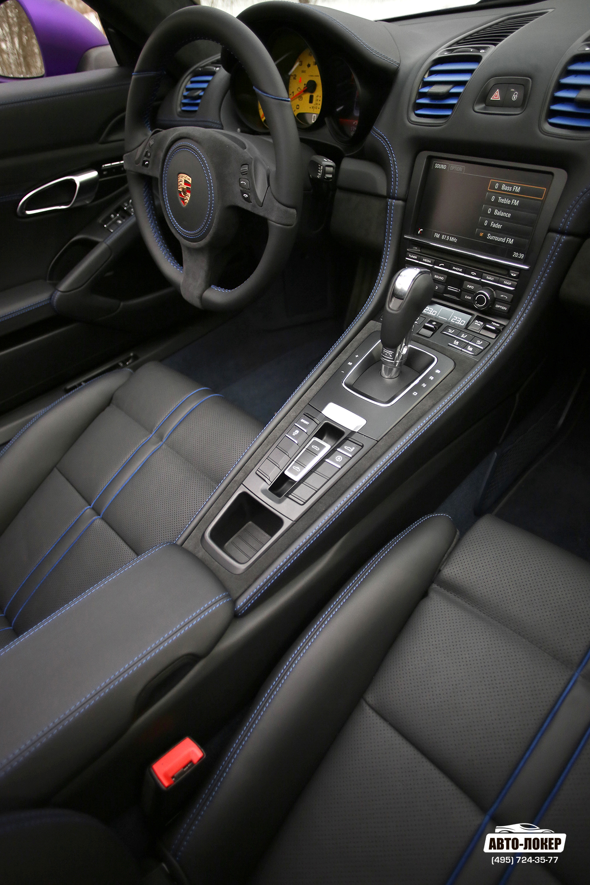 Перетяжка сидений кожей Алькантарой Porsche Boxster