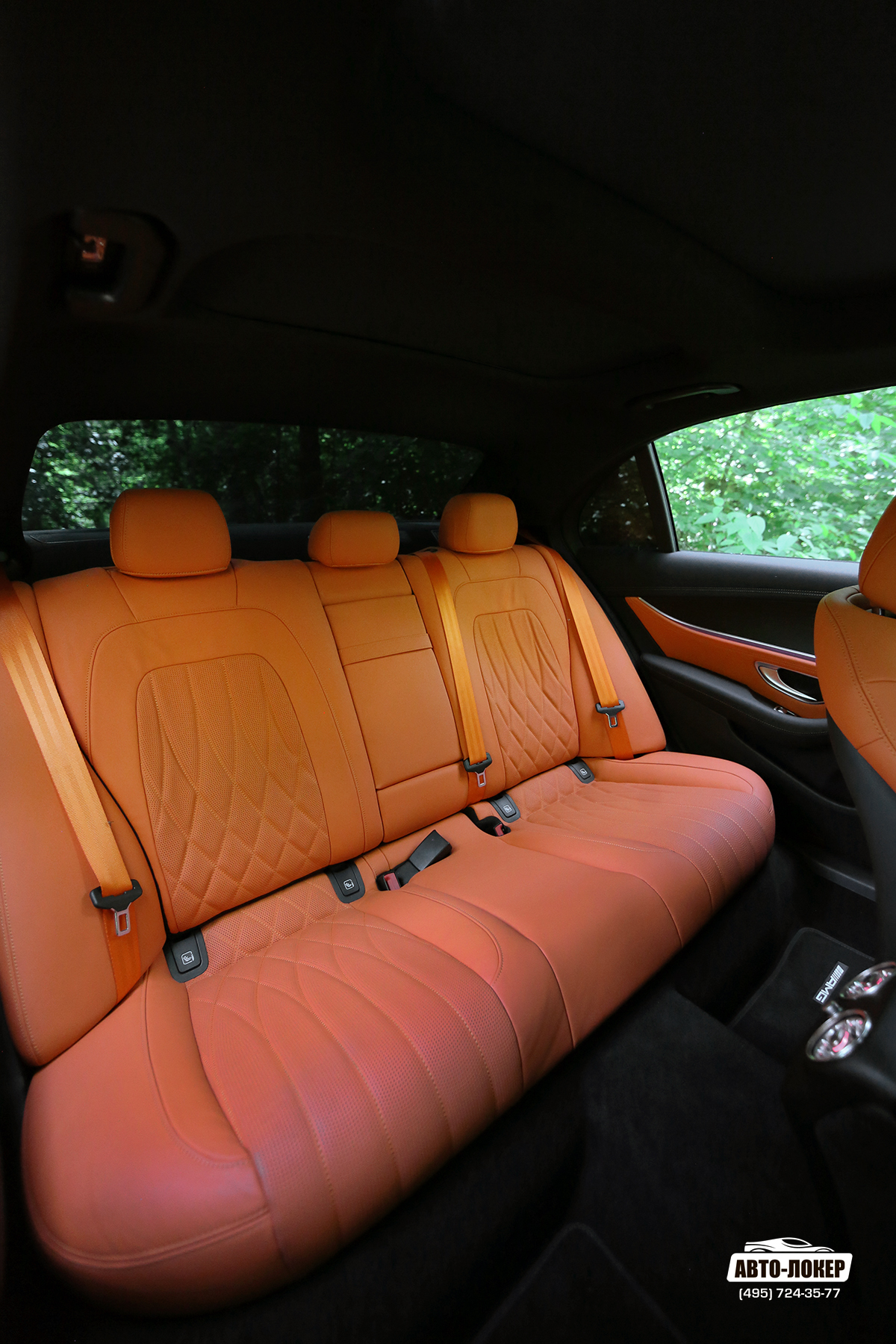 Перетяжка салона оранжевой кожей на Mercedes E klass W213