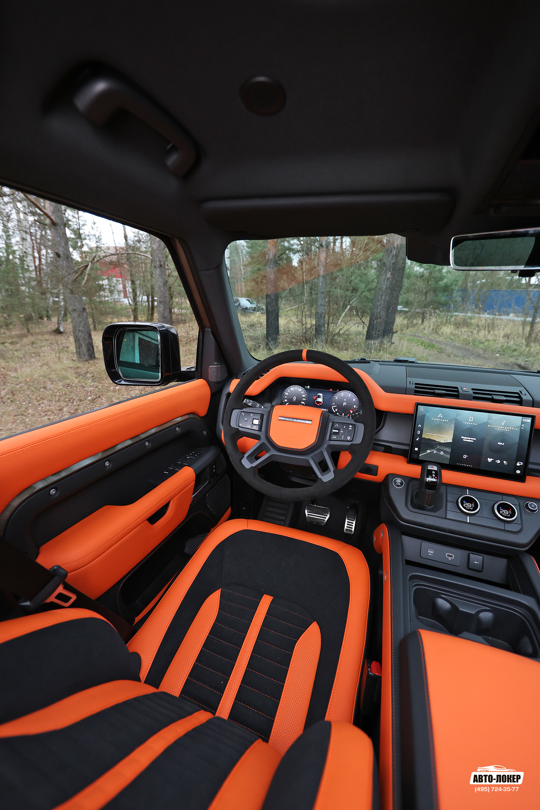 Перетяжка дверных карт салона Land Rover Defender II кожей