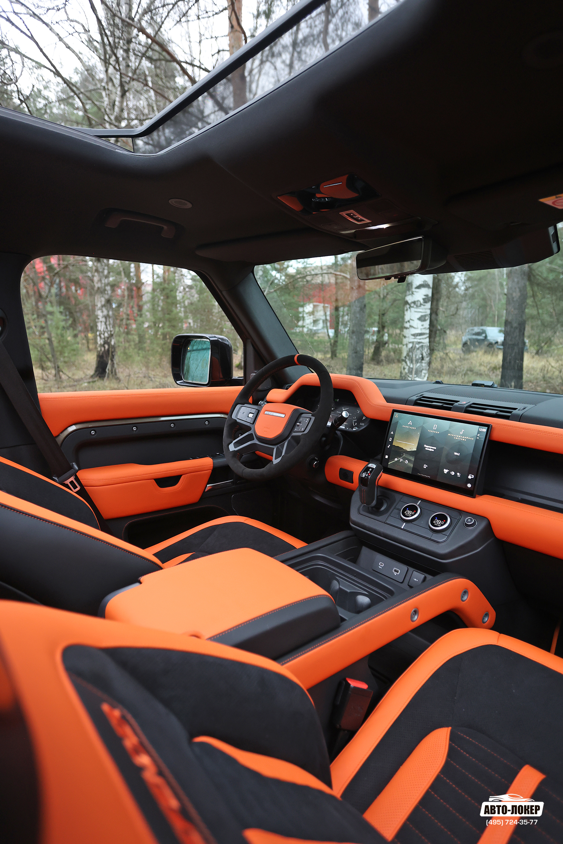 Перетяжка центральной консоли салона Land Rover Defender II кожей