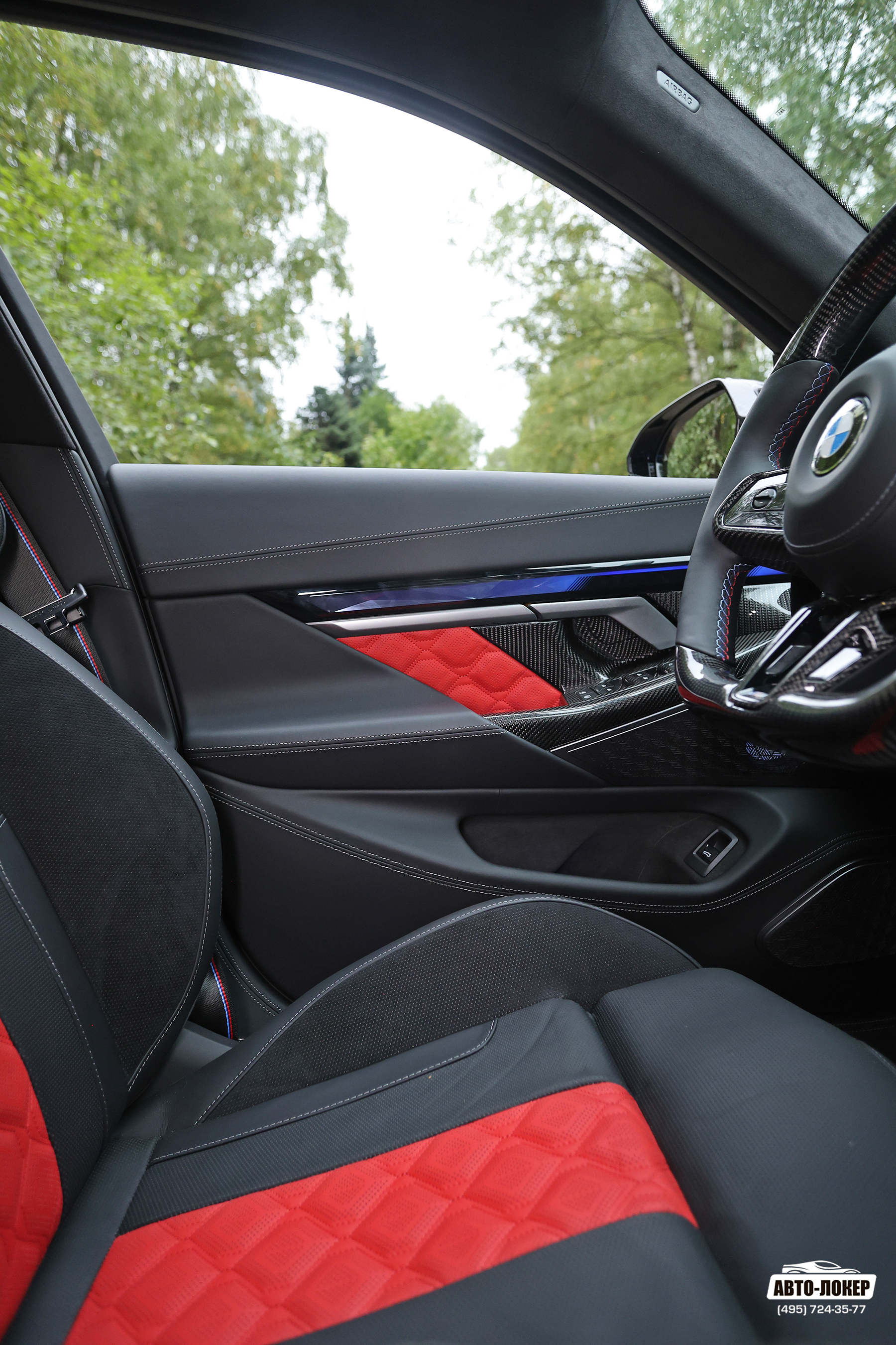 Перетяжка сидений салона BMW M5 (G90) кожей