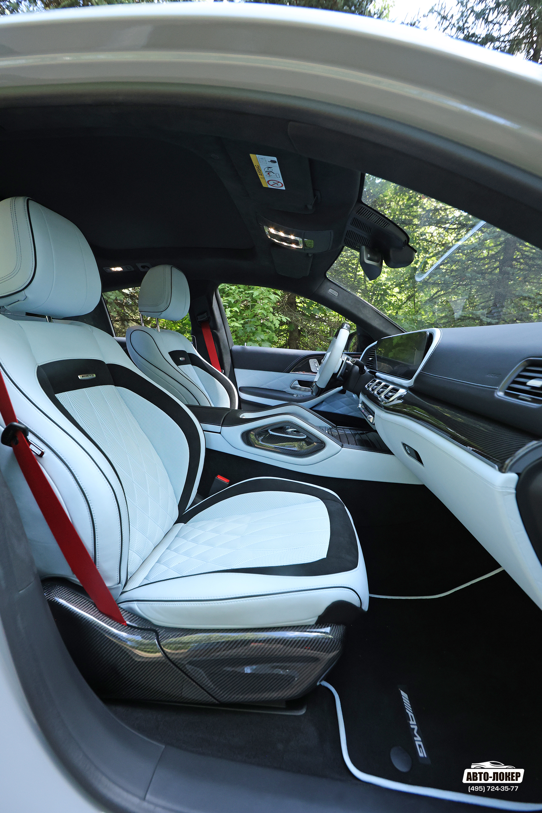 Перетяжка центральной консоли салона MB GLE кожей Сharles Blue