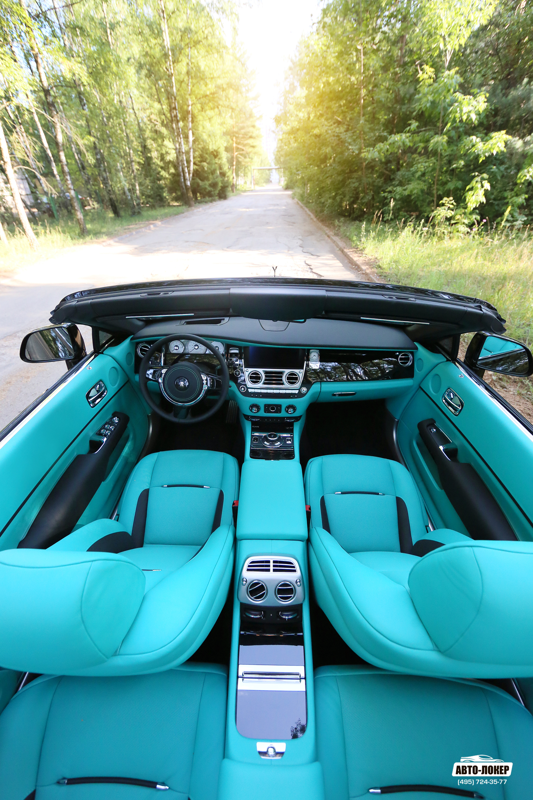 Перетяжка 2х рядов сидений, торпедо, центральной консоли и дверей кожей цвета Тиффани Rolls Royce Dawn Тиффани